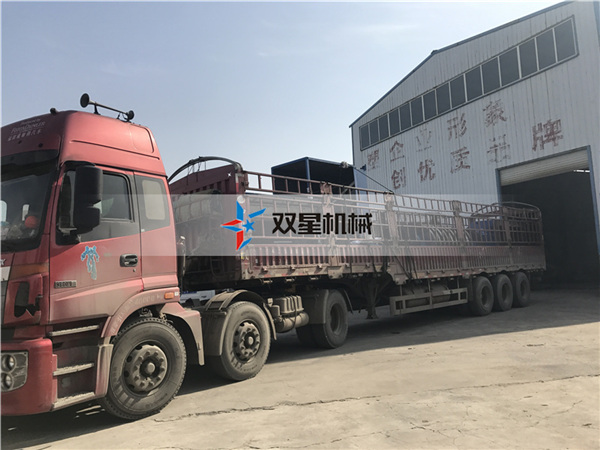<a href='http://www.ji-guang.cn/1/19.html' target='_blank'><span>雙軸撕碎機</span></a>設備發貨現場