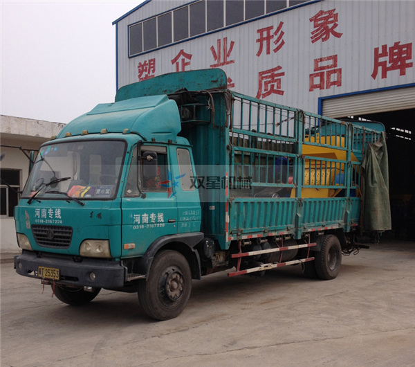 <a href='http://www.ji-guang.cn/1/101.html' target='_blank'><span>易拉罐撕碎機</span></a>設備發貨現場